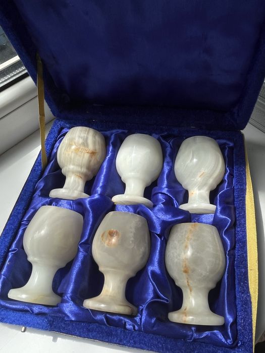 Набір декоративних чарок з каменю