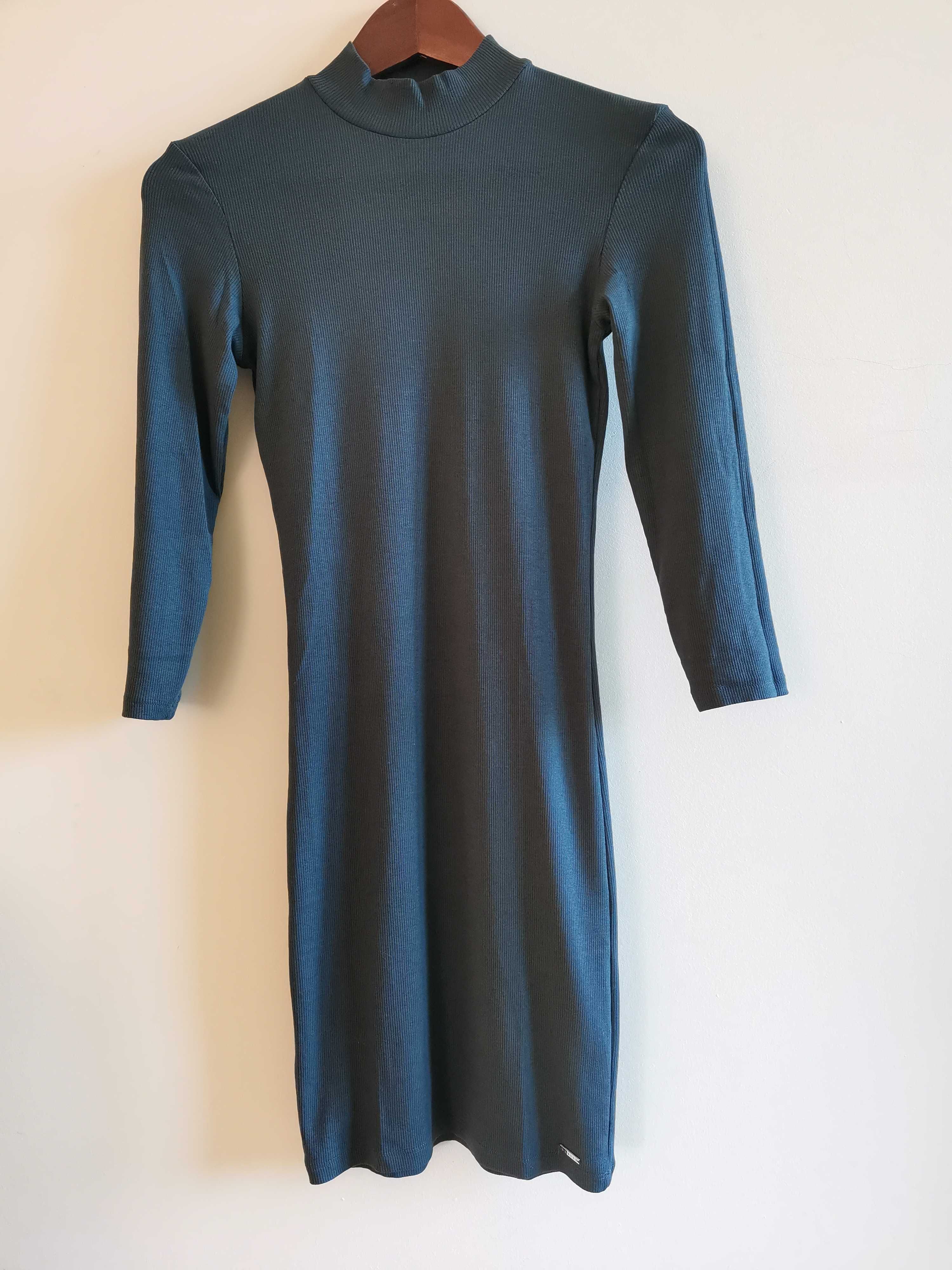 Sukienka prosta elegancka dopasowana Mohito