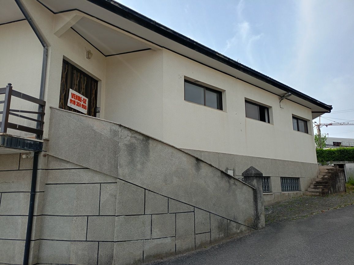 Andar Moradia T4 para acabamento!