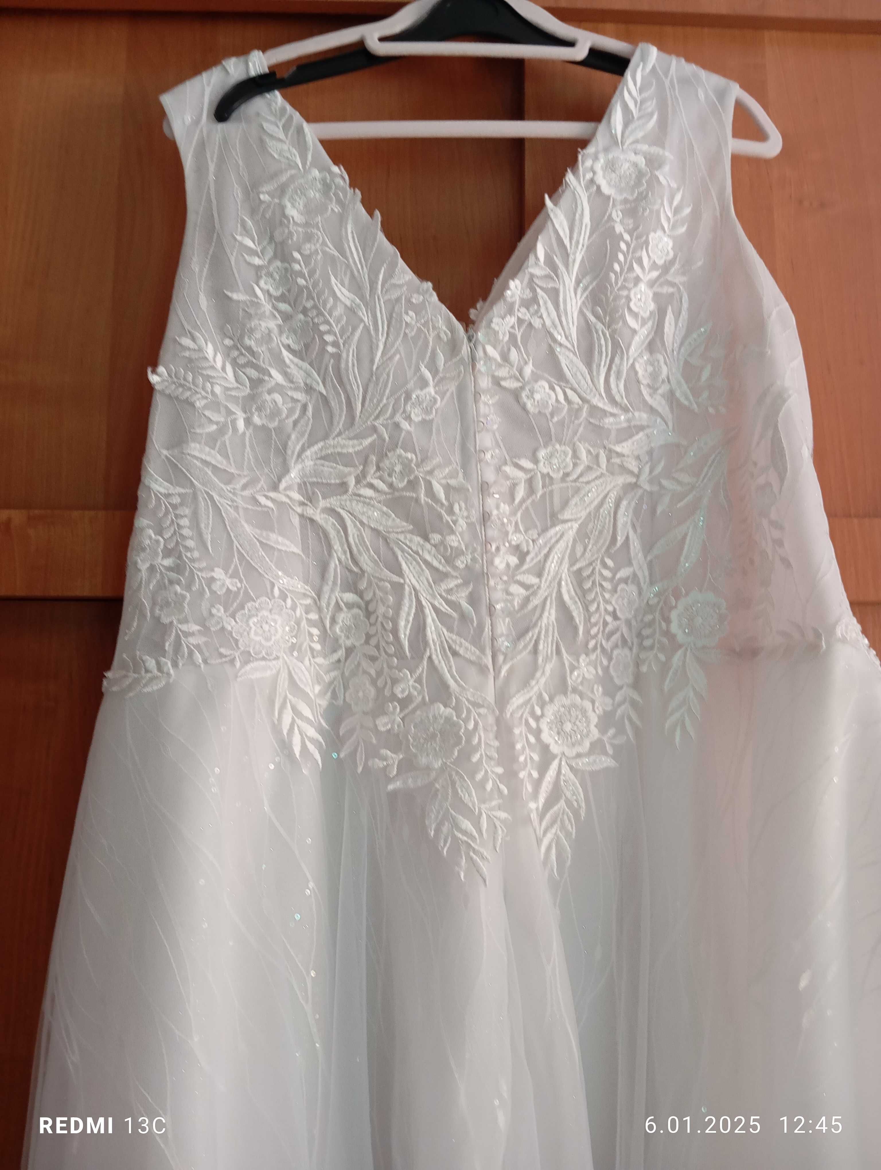 Suknia ślubna plus size