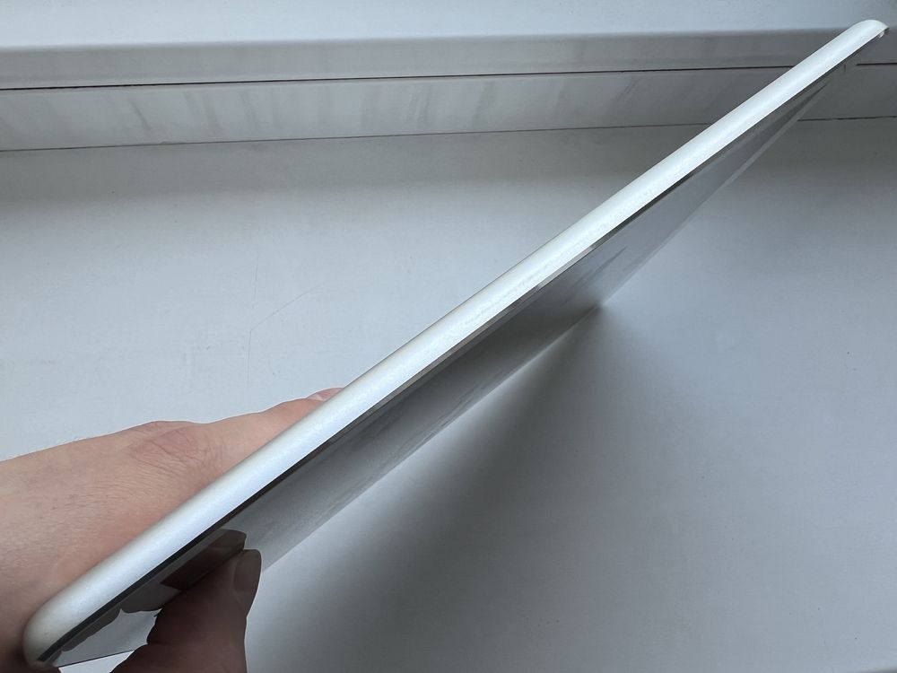 iPad Air Wi-Fi White