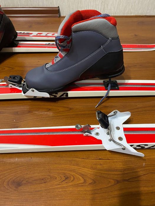 Лыжный комплект (лыжи Tisa Sport Step, ботинки Marax, лыжные палки)