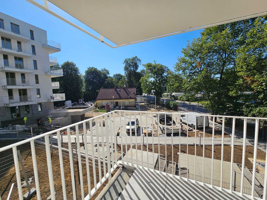 Jasne 2 pokoje z wielkim balkonem przy Łąkach Nowohuckich! Bez PCC.