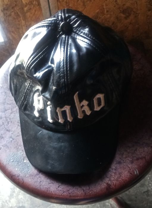 бейсболка женская, стильная, моднявая, черный, надежный кожзам.