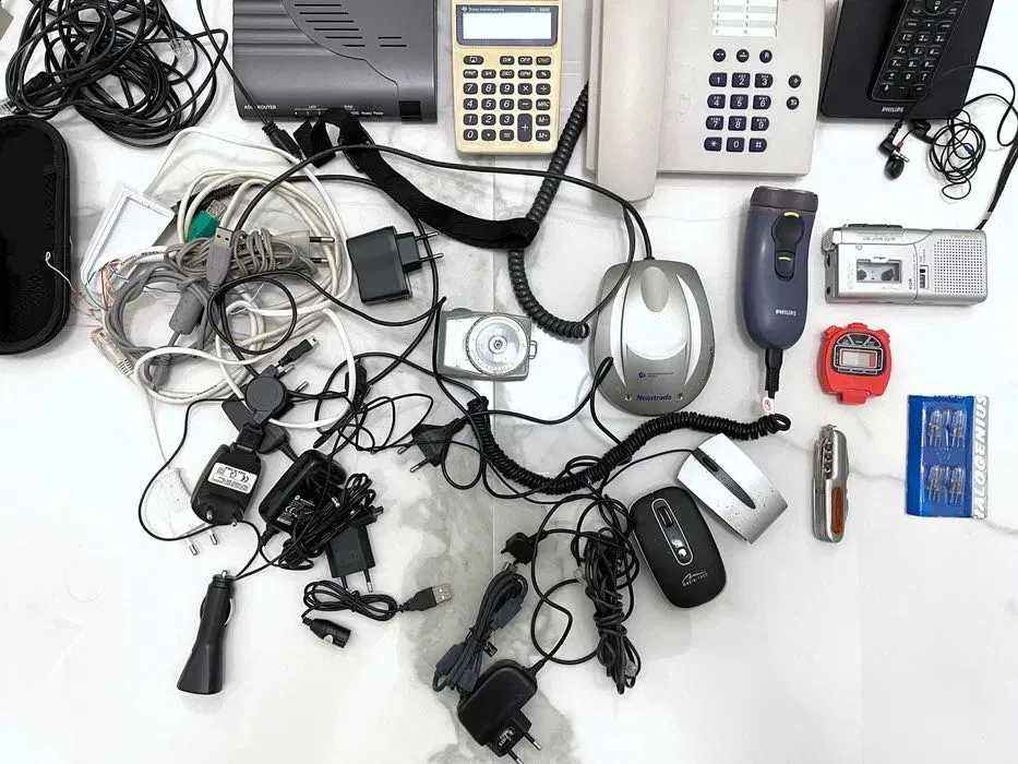 Dyktafon Telefon stacjonarny Kalkulator Magnetofon Radio Golarka
