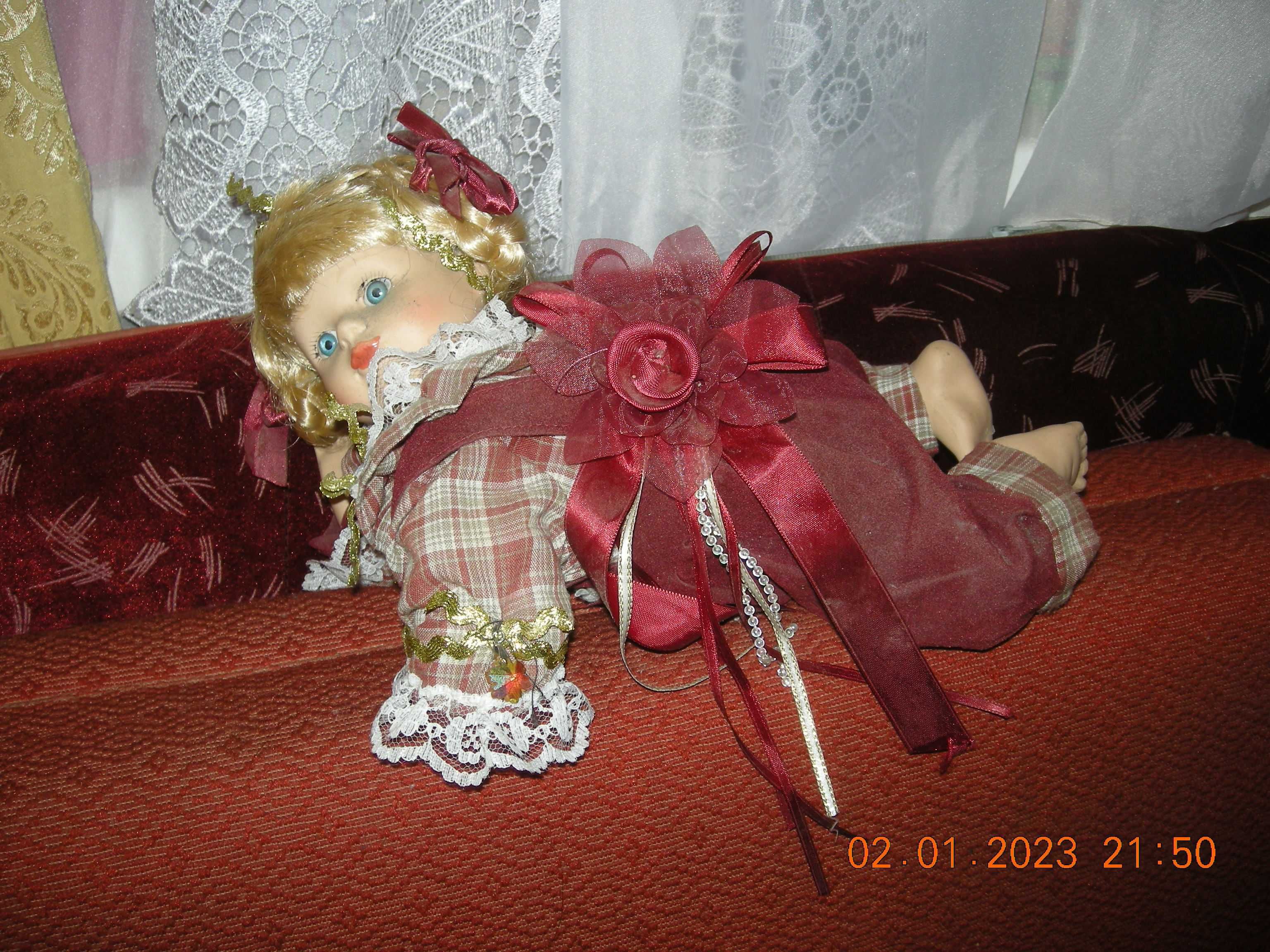 lalka porcelanowa leżąca dł. ok. 30 cm, antyk