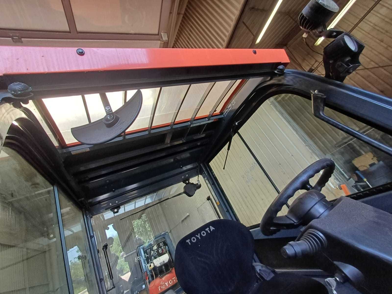 Kabina do wózka widłowego elektrycznego Toyota 8FBMT25 – używana