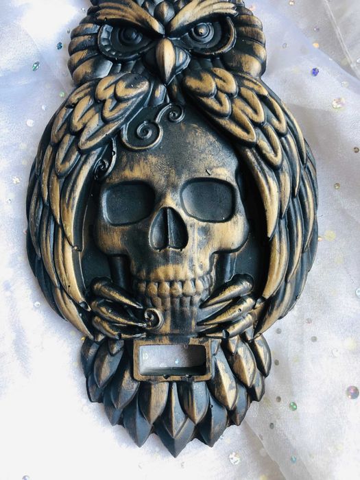 Sowa z czaszką - gipsowy świecznik