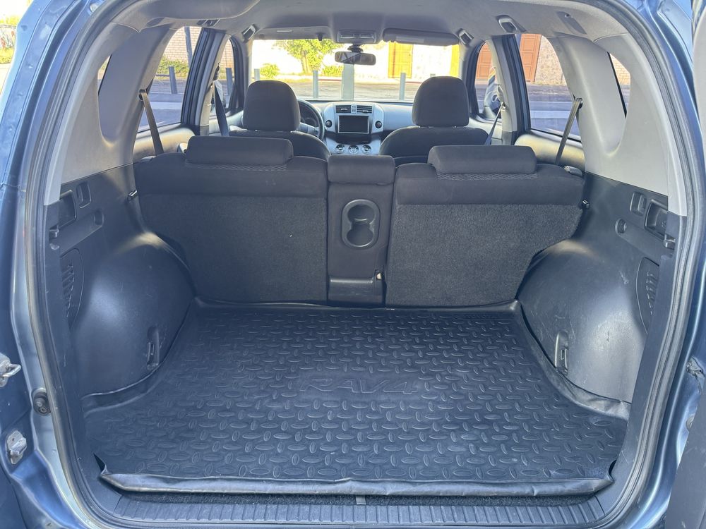 Продам свой авто Toyota Rav 4 полный привод, автомат!