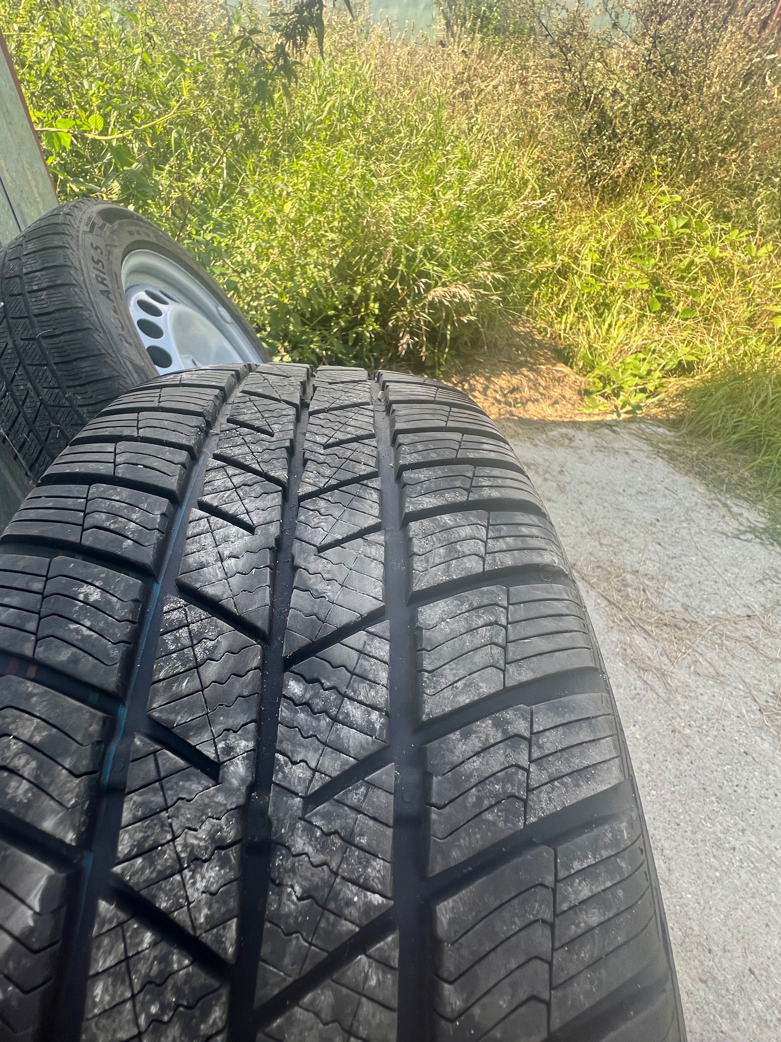 Felgi stalowe z oponami  zimowymi Polaris 225 ,50, 17.opel 5x120