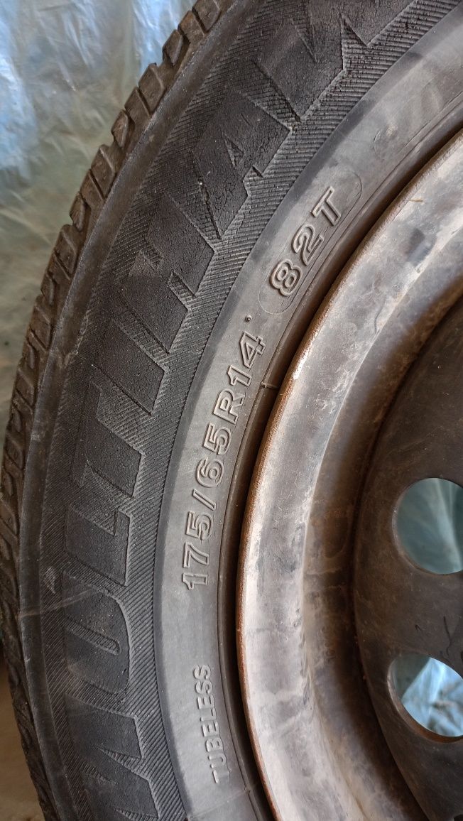 Opony letnie Firestone na felgach 175/65/14