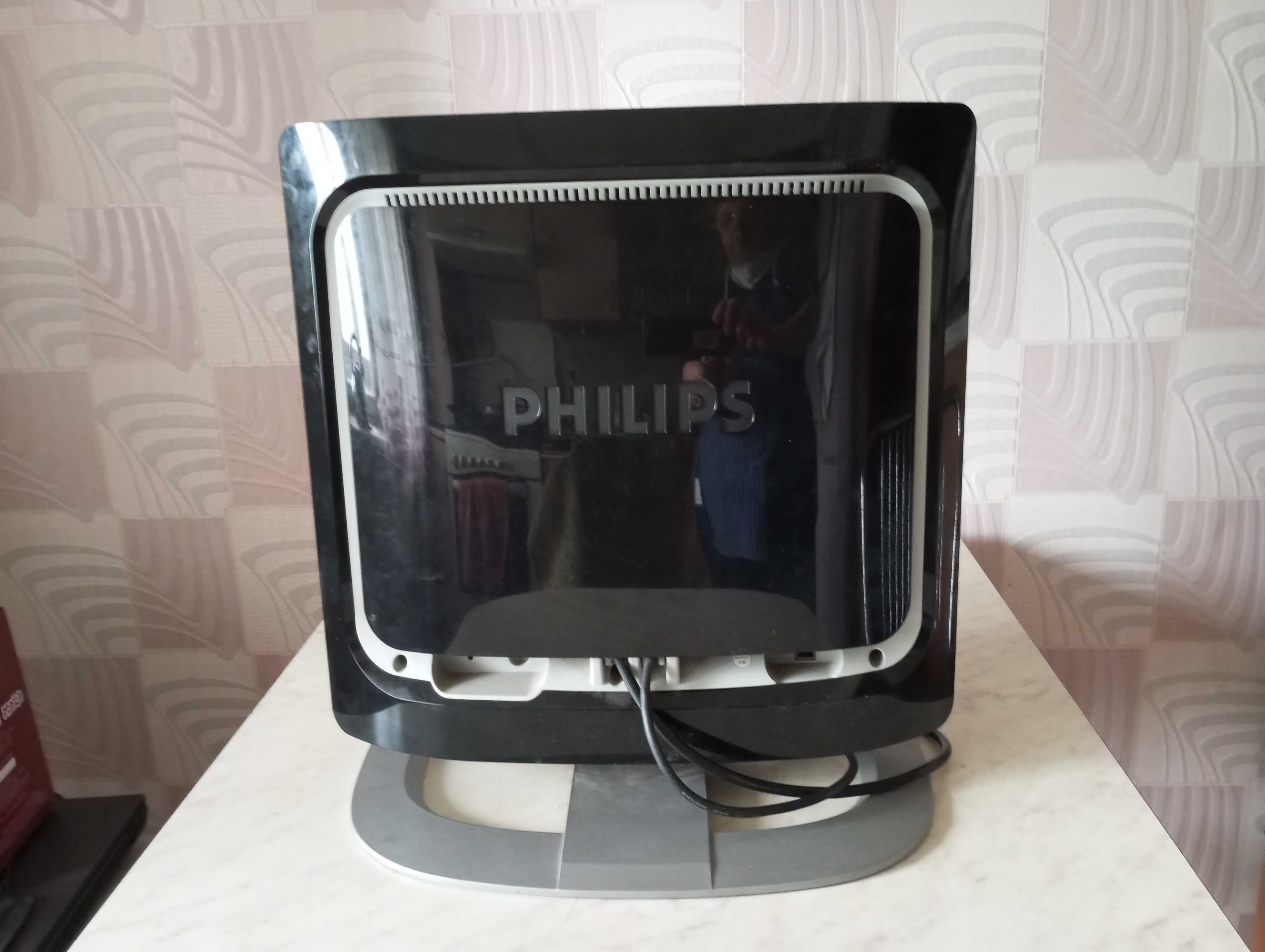 Монитор PHILIPS 170X6, клавиатура Logitech, мышка Beng
