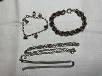 Pulseiras e fios em prata