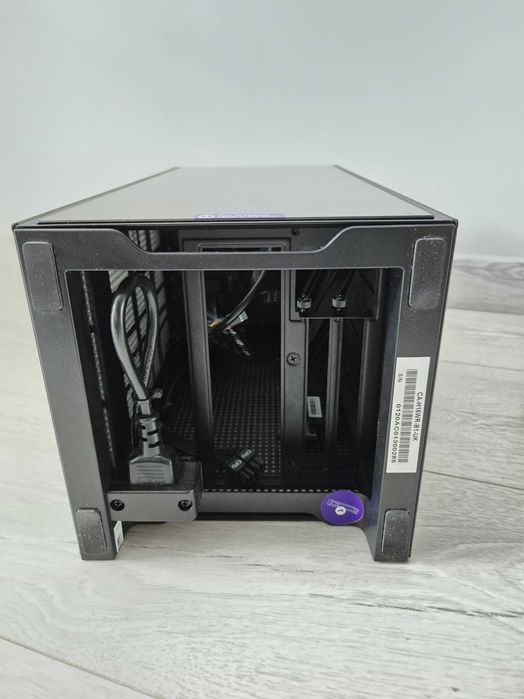 mini-ITX корпус NZXT H1 Black з блоком живлення NZXT 650W GOLD +райзер