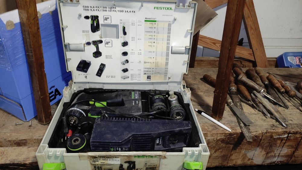 Conjunto Aparafusadora de Bateria Festool em Caixa com Acessórios