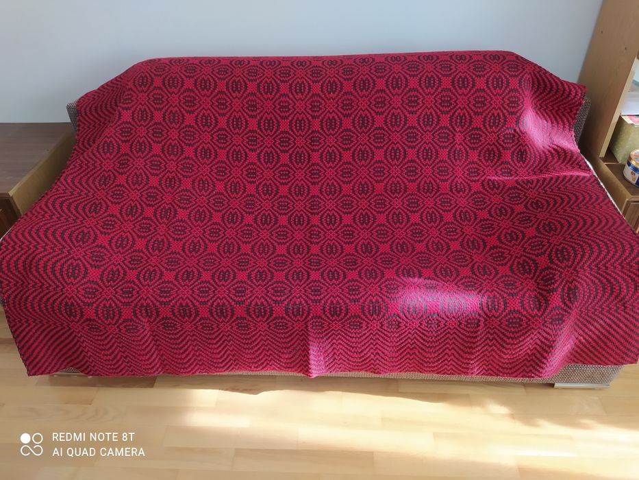 Wełniana narzuta ręcznie robiona