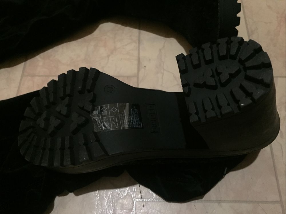 H&M botas cano alto em camurça