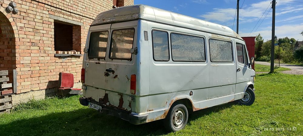 Mercedes -Benz 207 D вантажопасажир