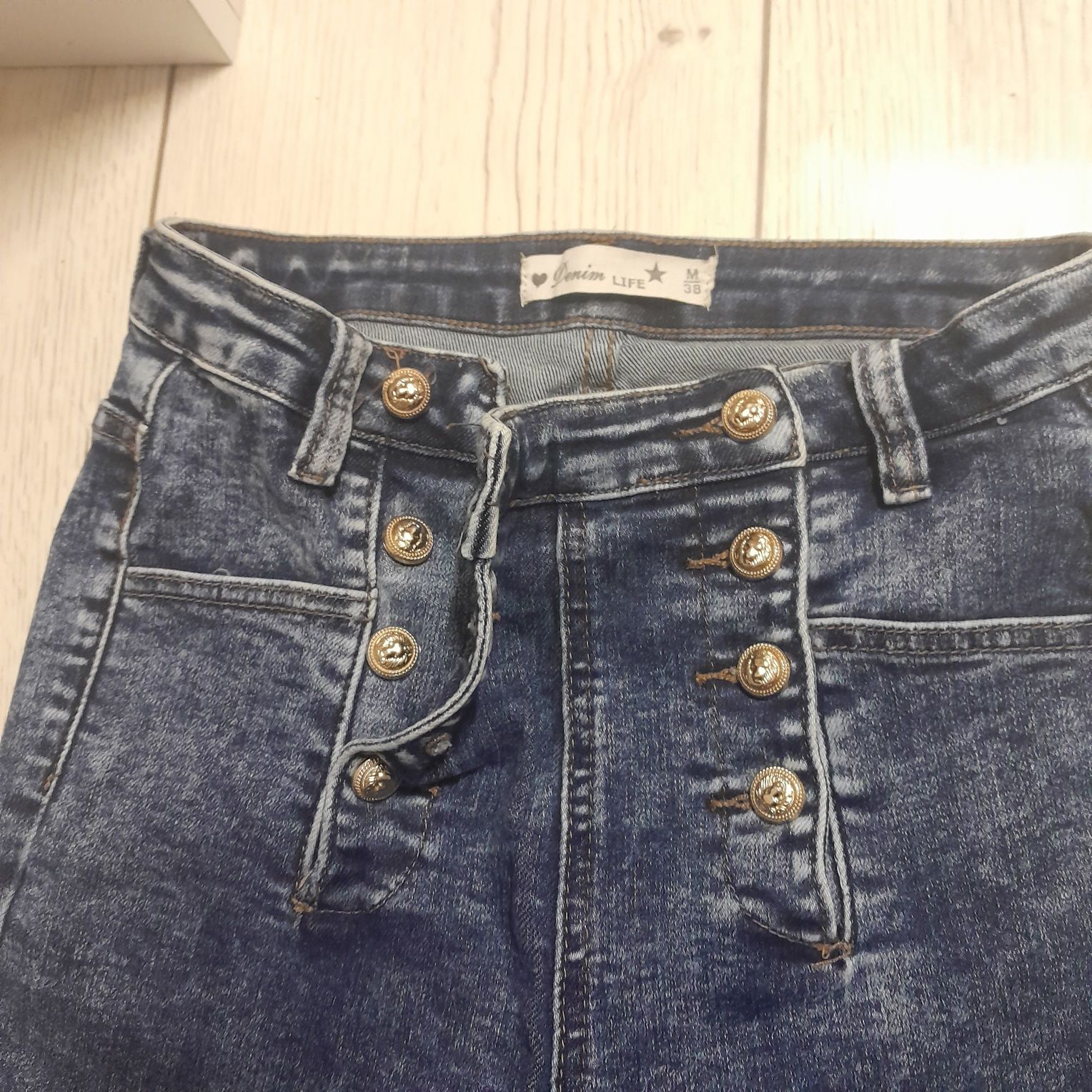 Spodnie jeansowe zlote guziczki