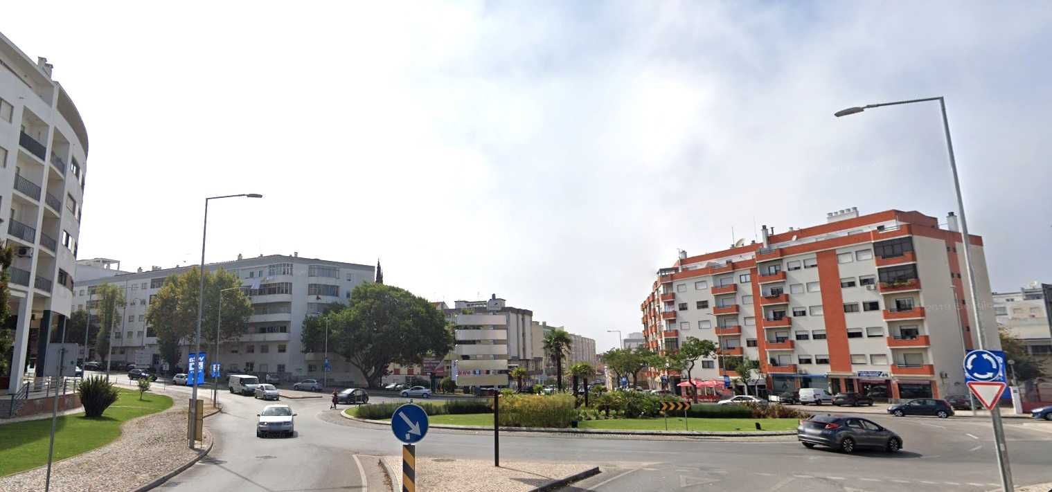 T2 - 3 Assoalhadas - PRAÇA DE PORTUGAL - Rotunda dos 4 Caminhos