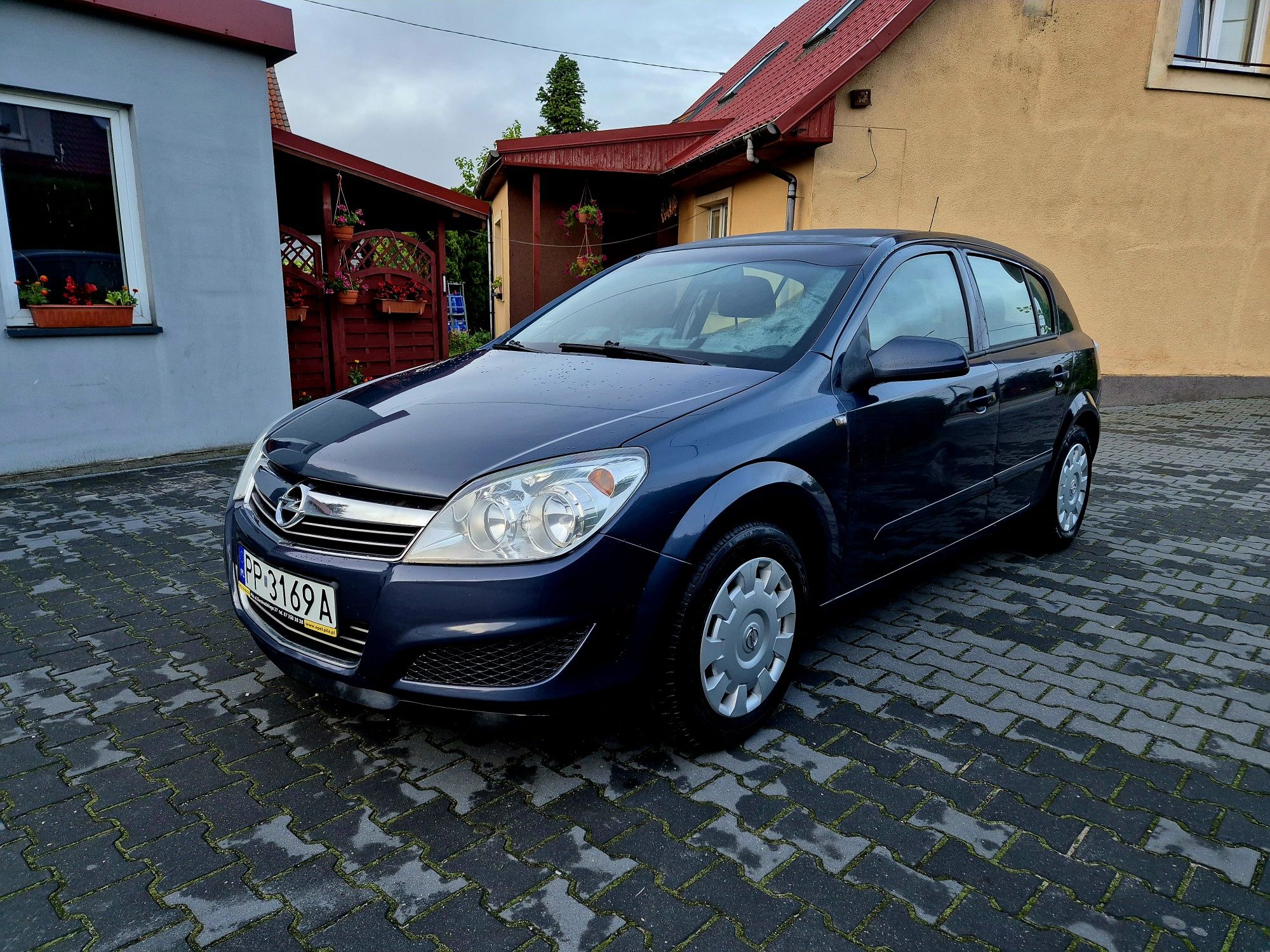 Opel Astra 1.4 benzyna 2007r od emeryta długo opłaty klima hak isofix