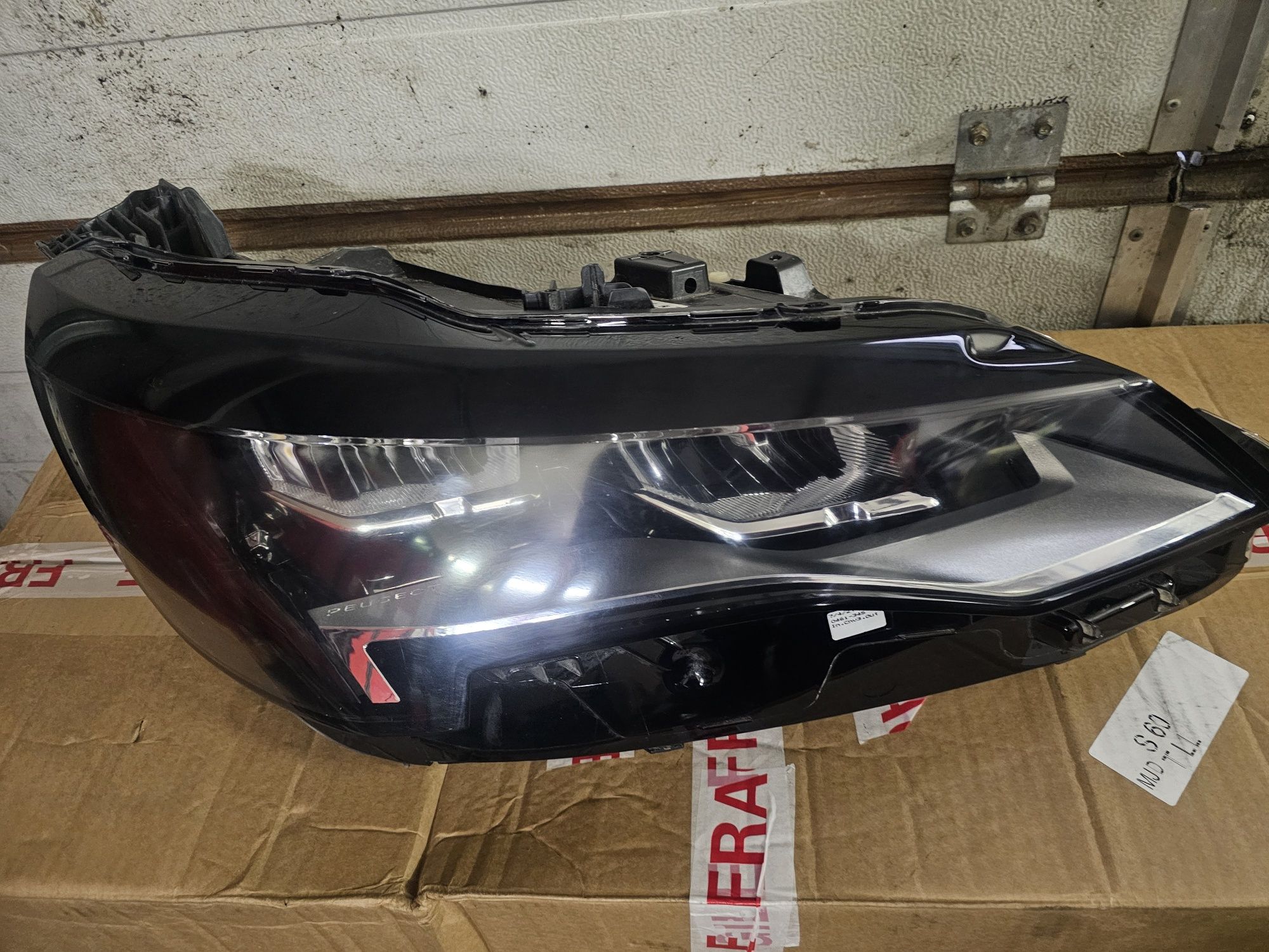 LAMPA PRAWA full LED peugeot  3008 i 5008 LIFT