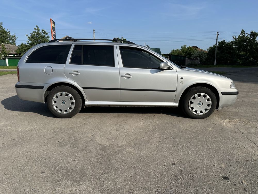 Skoda octavia tour 1.6 бензин 2003 р