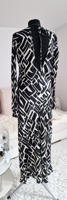 Satynowa sukienka,maxi"River Island ".