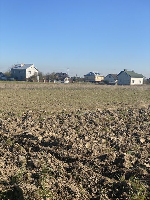 Земля в с. Братківці.