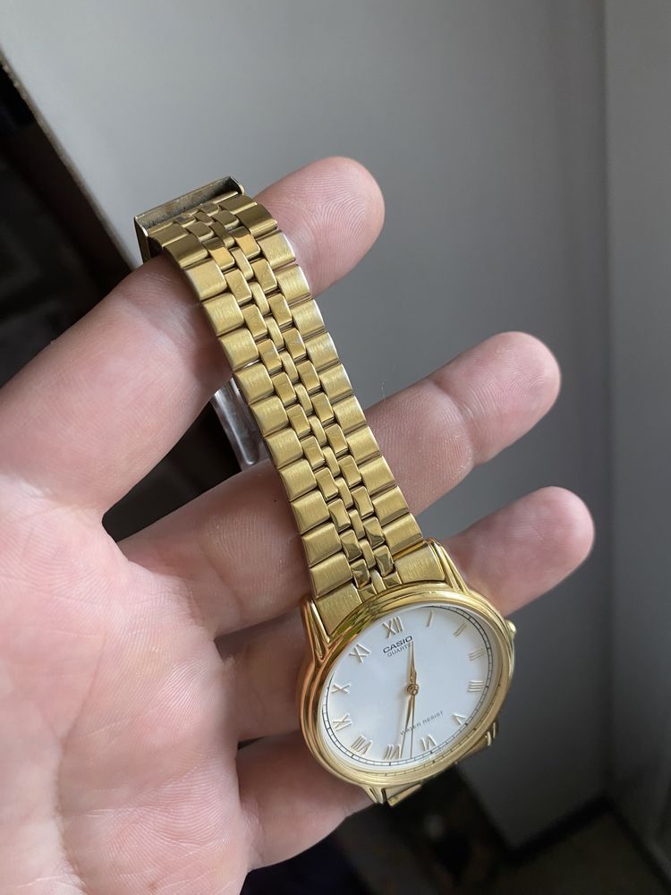 Годинник Casio золотий