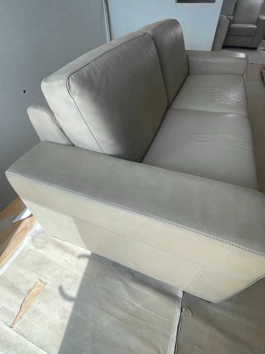 Sofa em pele, muito pouco usado, em excelente estado.