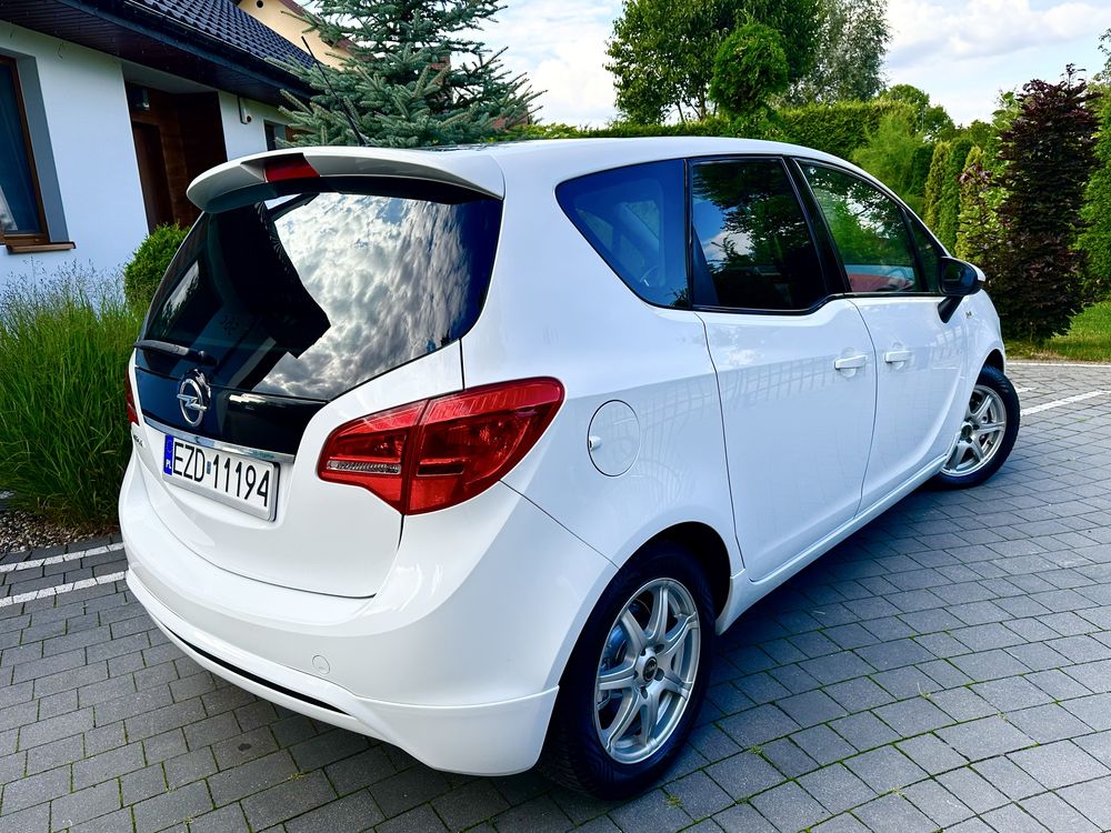 Meriva wersia limit 1,4 turbo 61 tys serwis do końca 2011 r