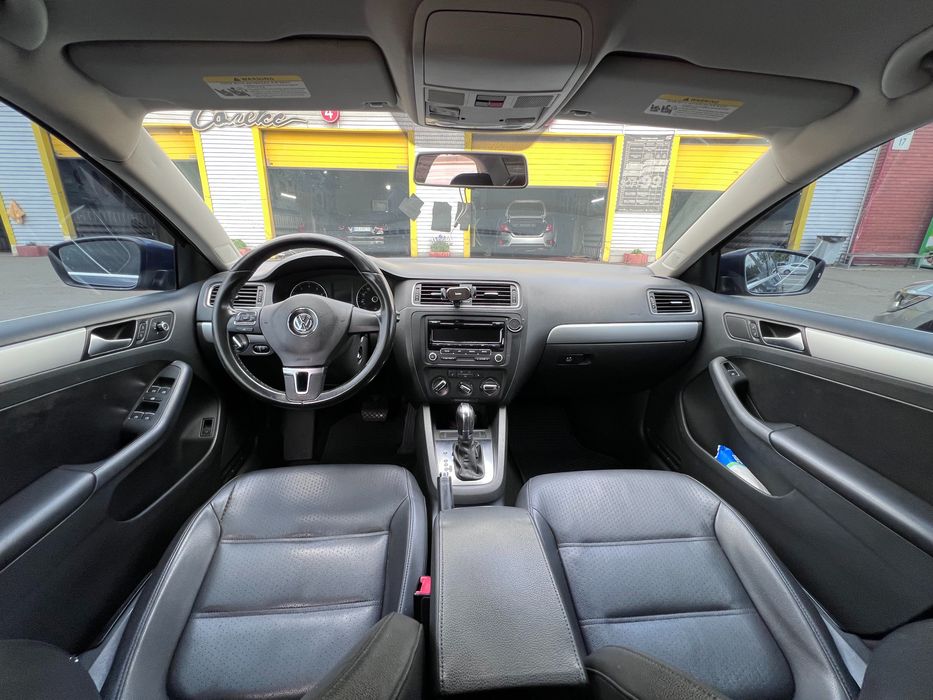 Авто Volkswagen Jetta 2013