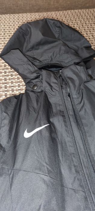 Нова куртка весна Nike