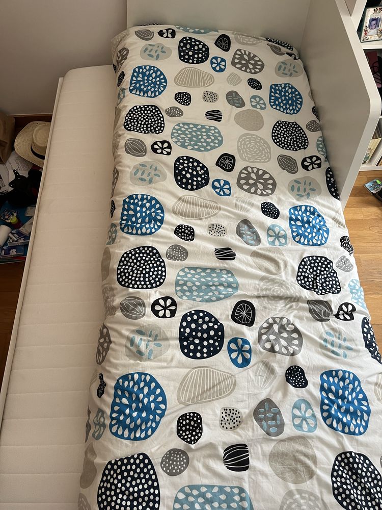 Cama solteira, com gaveta e arrumação
