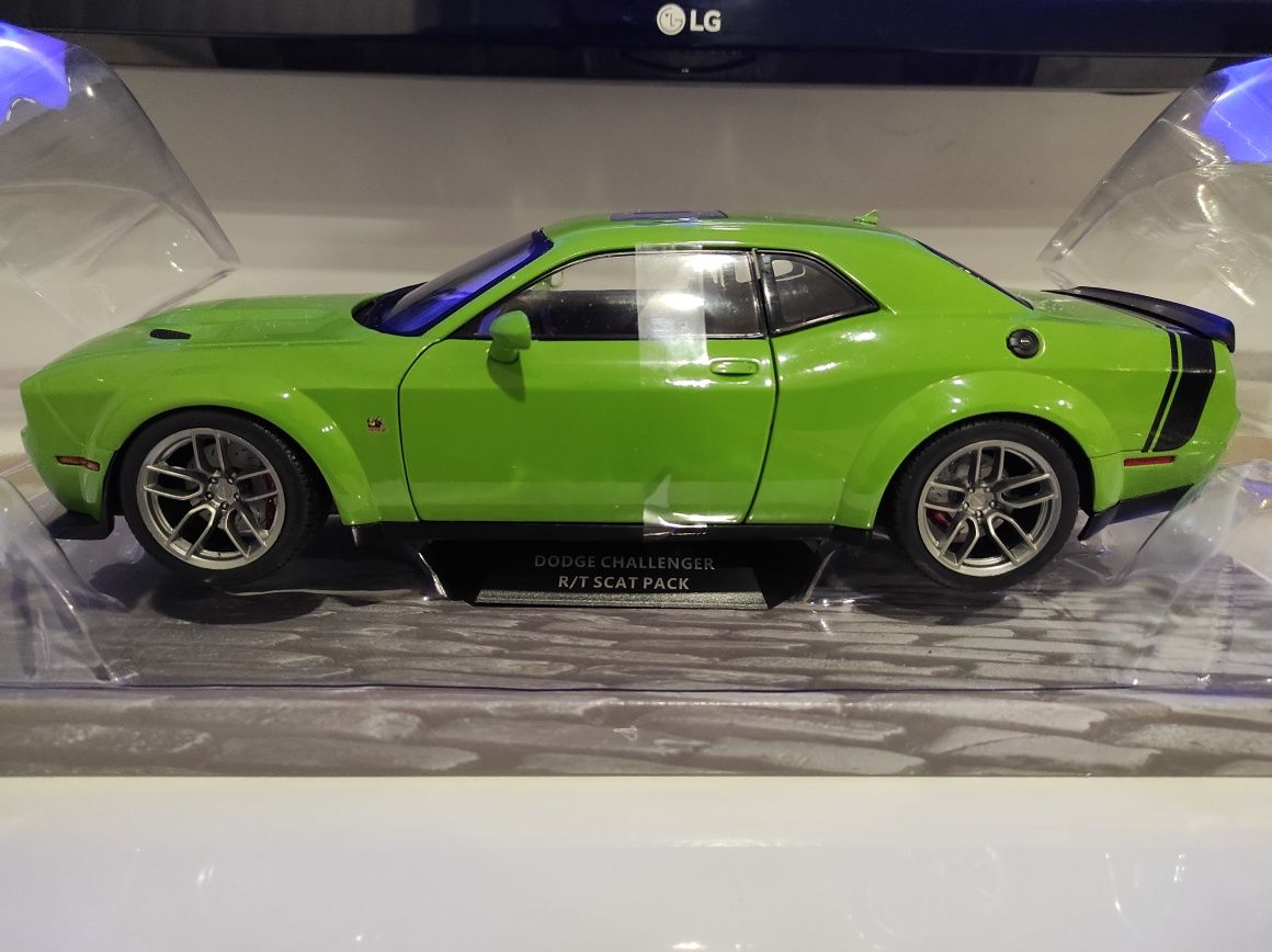 1:18 Dodge Challenger 2020 Rt Solido