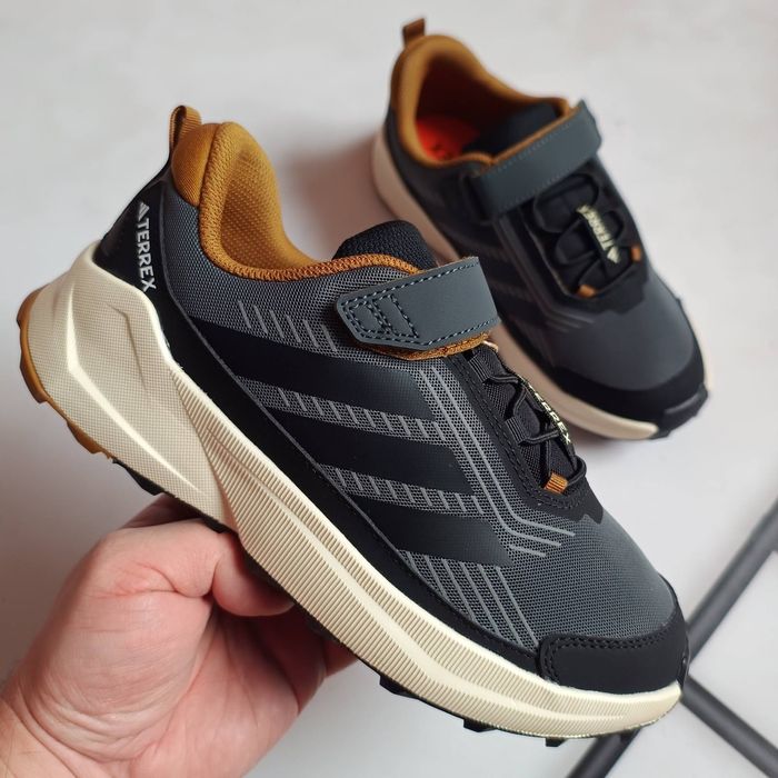 нові оригінальні Adidas Terrex розпаровка лівий p36 правий р36.5 довжи