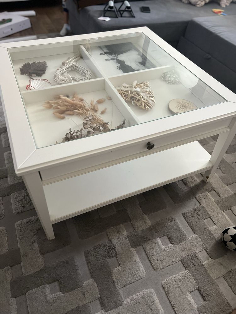 Mesa de centro com gaveta