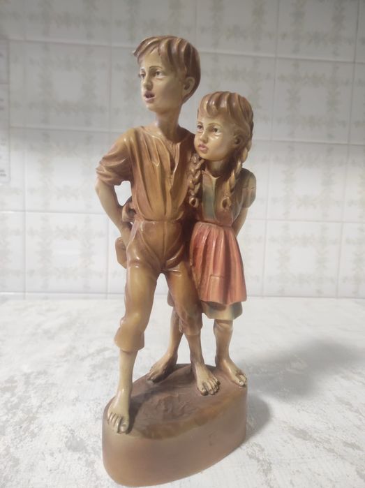 Estátua menino e menina