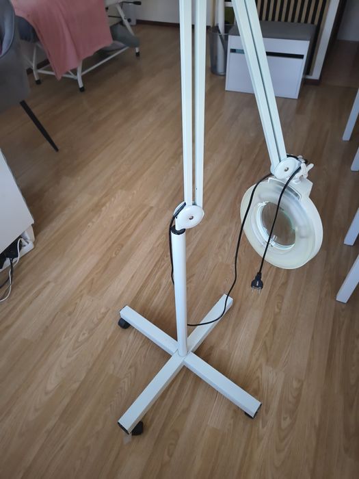 Lampa kosmetyczna z lupą