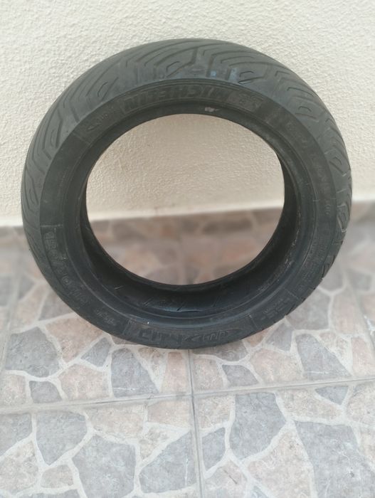 Pneu 120/70/12 Michelin em óptimo estado