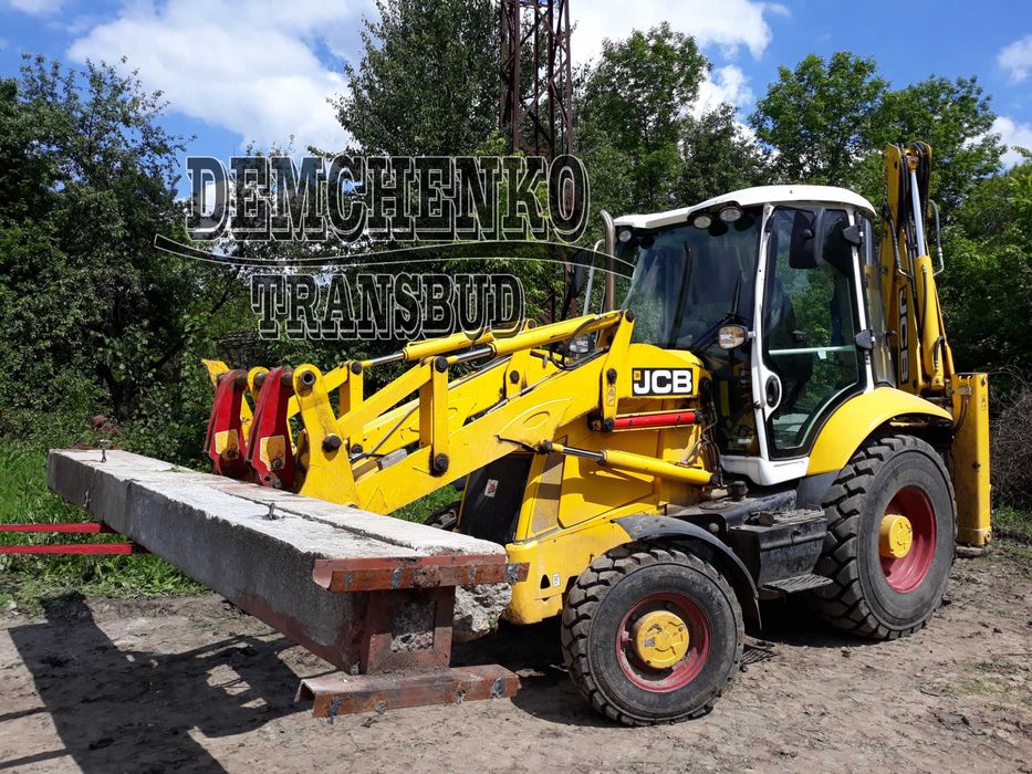 Екскаватор з бункерною щіткою. Чистка, підмітання територій, парковок