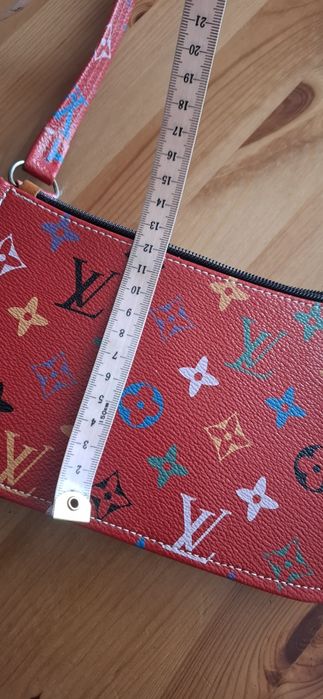 Mała torebka ozdobna