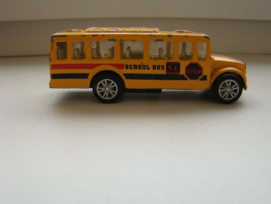 Модель машинки Автобус SCHOOL BUS.