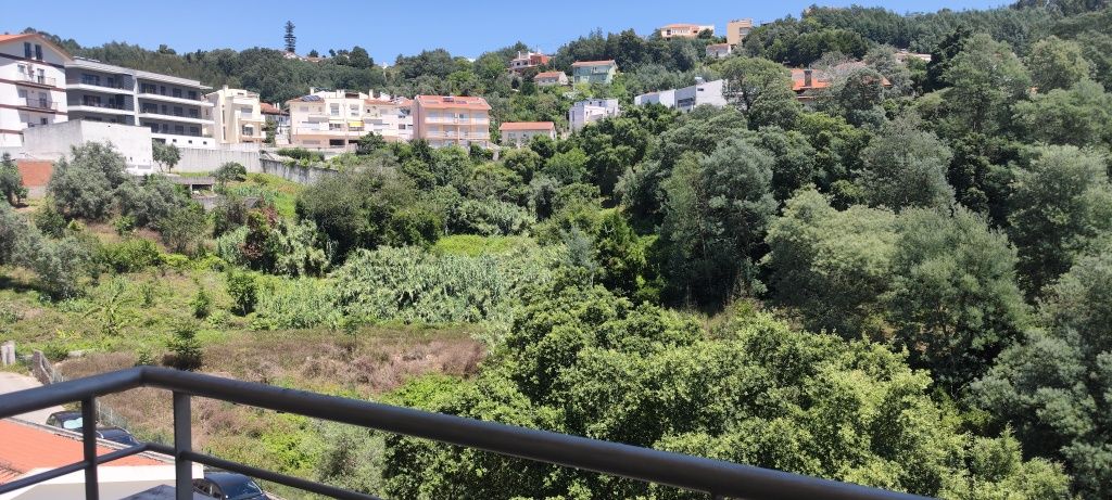 Arrendo quarto com wc privativo e varanda