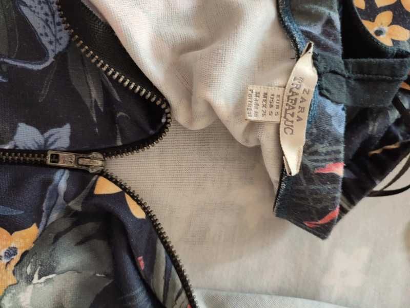 Vestido de verão justo, florido.   Zara
S / 36
