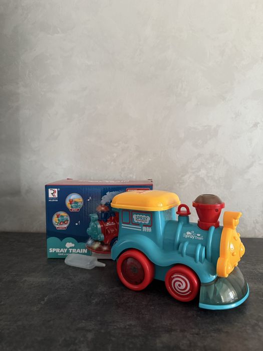 Музичний паравозик, пускає дим, світло