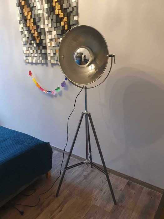 Lampa wolno stojąca Trójnóg