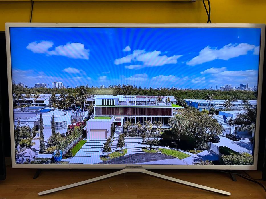 Білий Ультратонкий Телевізор 40” Samsung 40K5510, Smart TV, WiFi.