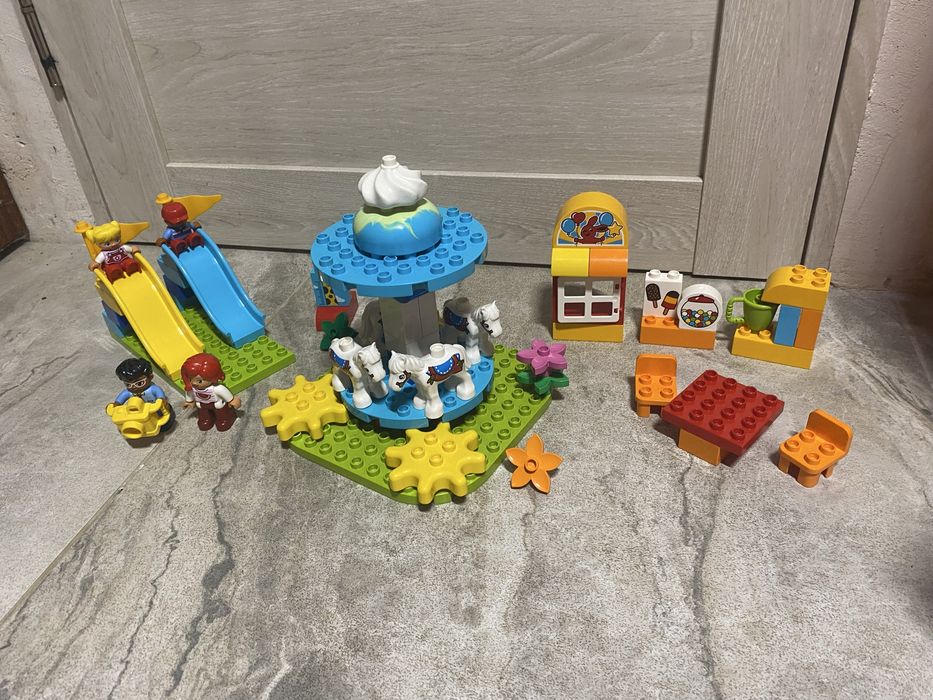 Конструктор лего дупло Семейный парк аттракционов